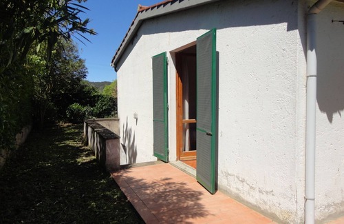 Portoferraio House | Detached cottage with fenced garden