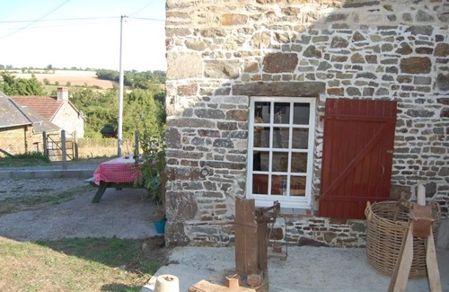Menil-Vin House | Detached holiday home Gite Rouge