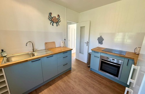 Bangor House | Detached house 3 * with large garden close to beaches and town WIFI.