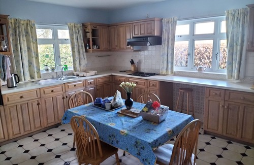 Llandrindod Wells House | Detached rural bungalow, with sunroom, parking and enclosed garden