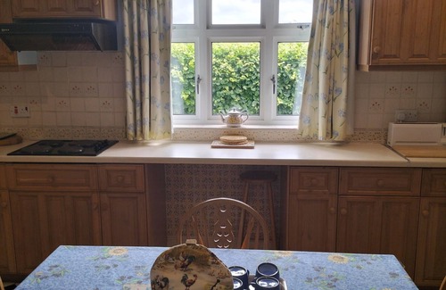 Llandrindod Wells House | Detached rural bungalow, with sunroom, parking and enclosed garden