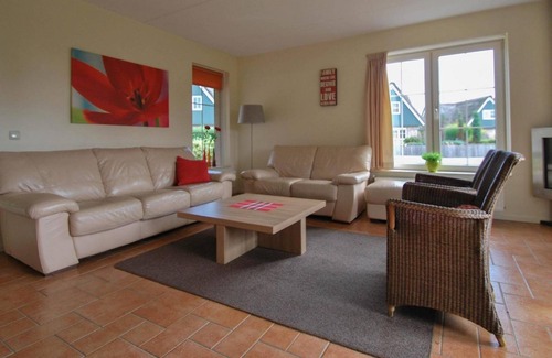 Makkum Cabin | Detached villa with plenty of space with bubble bath