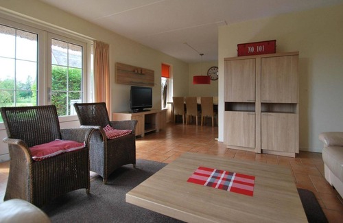 Makkum Cabin | Detached villa with plenty of space with bubble bath