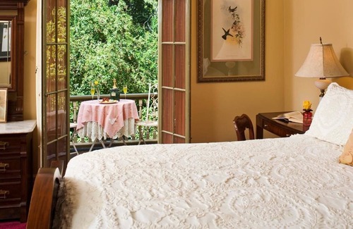 Natchez Bed & Breakfast | Devereaux Shields House