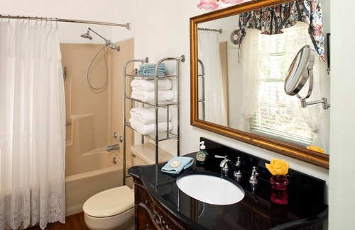 Natchez Bed & Breakfast | Devereaux Shields House