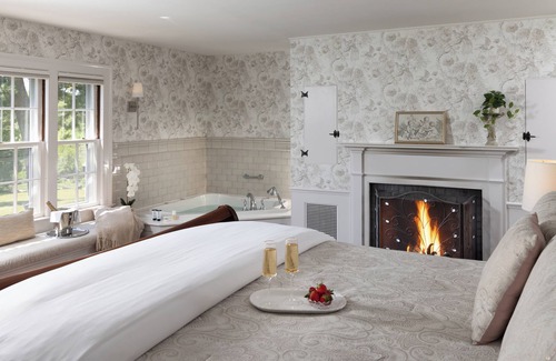 Lee Bed & Breakfast | Devonfield Inn B&B