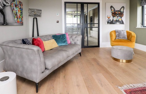 Blackburn Cottage | DEWHURST HOUSE, family friendly, with hot tub in Langho, Lancashire