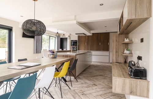 Blackburn Cottage | DEWHURST HOUSE, family friendly, with hot tub in Langho, Lancashire