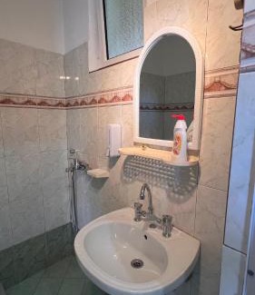 Borsh House | Dhoma Plazhi Husi