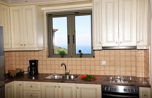 Livadi House | DIO GUESTHOUSES VILLA MALEAS 2 B/R WITH PRIVATE GARDEN AND SWIMMINGPOOL