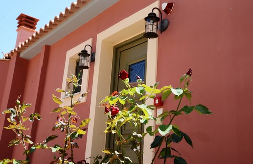 Livadi House | DIO GUESTHOUSES VILLA MALEAS 2 B/R WITH PRIVATE GARDEN AND SWIMMINGPOOL