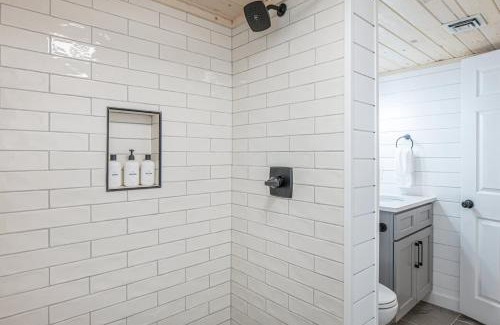 Friendsville House | Diamond On The Ridge