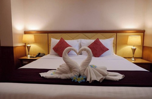 Makham Tia Hotel | Diamond Plaza Hotel Suratthani