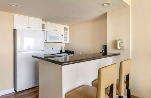 Northeast Virginia Beach Villa | Diamond Resorts Ocean Beach Club - 1 Bedroom Accessible No Roll-in Shower Ocean View