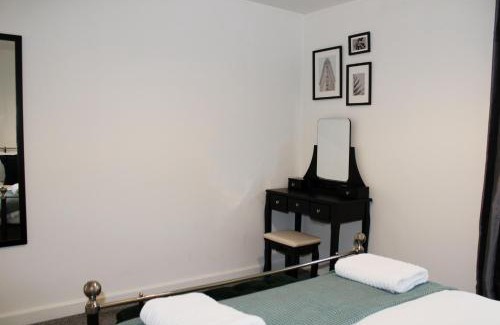 Didcot Apartment | Didcot - Private Flat with Garden & Parking 08