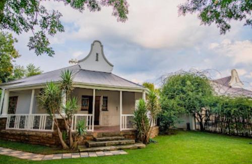 Kroonstad House | Die Hof Gastehuis