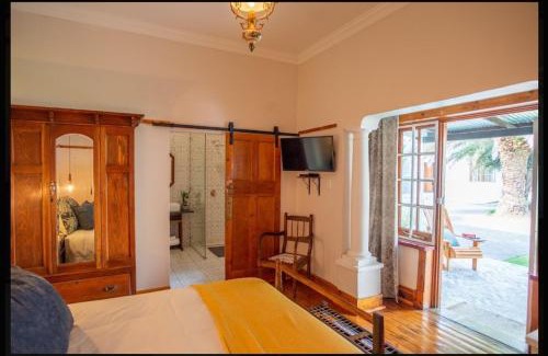 Kroonstad House | Die Hof Gastehuis