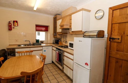 Rhyd-y-clafdy Cottage | DINAS, pet friendly, with pool in Pwllheli