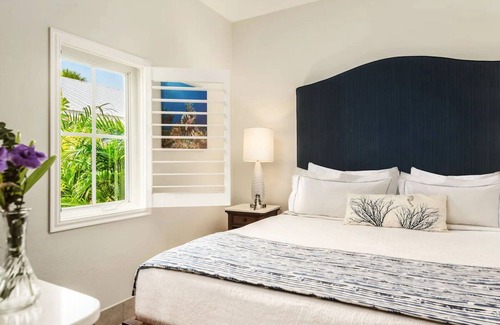 Islamorada House | Dip Your Toes In The Sand! Beachfront, Pool, Near History of Diving Museum