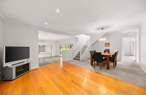 Vermont South House | Direct access to Park 4 Bedroom Nice House