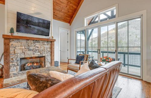 Bear Lake Reserve House | Direct Lake Access and Fire Pit Tuckasegee Cottage!