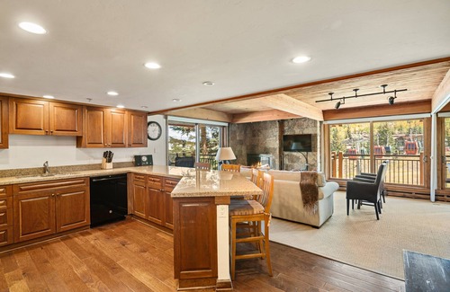 Snowmass Village Condo | Direct Ski-in/Ski-out Stonebridge Condo 600 2 Bedrm Den 3 BA/Pet friendly-see desc