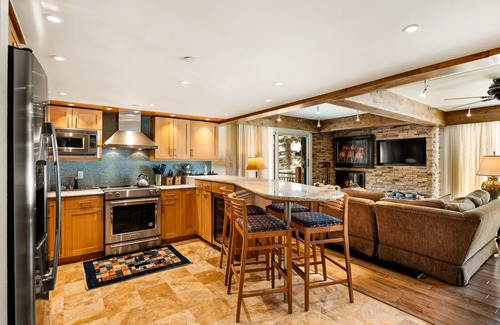 Snowmass Village Condo | Direct Ski-in/Ski-out Stonebridge Condo 2 Bedroom Den 3 Bath Premier Rated Unit# 600/See desc if bringing a pet