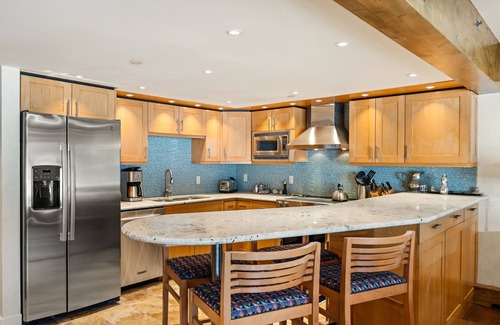 Snowmass Village Condo | Direct Ski-in/Ski-out Stonebridge Condo 2 Bedroom Den 3 Bath Premier Rated Unit# 600/See desc if bringing a pet