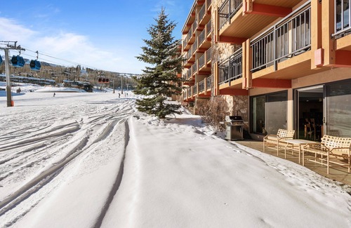 Snowmass Village Condo | Direct Ski-in/Ski-out Stonebridge Condo 2 Bedroom Den 3 Bath Premier Rated Unit# 600/See desc if bringing a pet