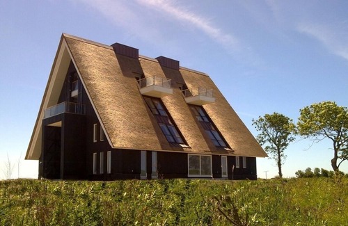 Wierum House | Directly at the Wadden Sea, part of UNESCO World Heritage. Calm/Fun at beach