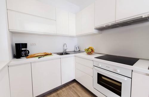 Valbandon Apartment | Directly on the beach - vacation apartment B