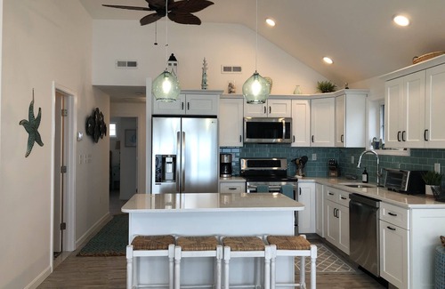 Matunuck House | Directly on the Ocean with pocket beach and brand new renovations!