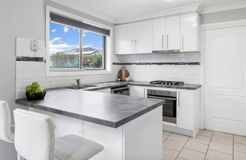 Bella Vista House | Discover a World of Comfort and Convenience in Our Independent Home!