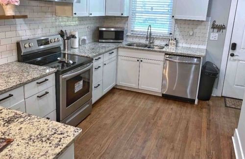 Washington Park House | Discover Atlanta from Your Urban Haven! Pet-Friendly with Free Parking!