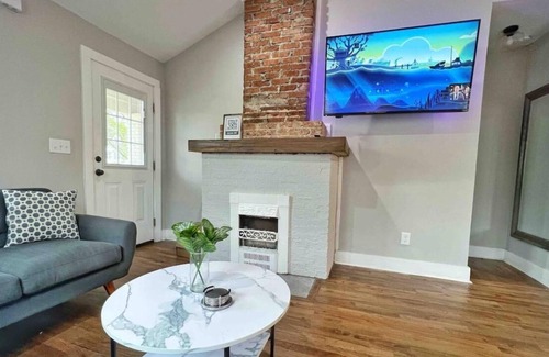 Washington Park House | Discover Atlanta from Your Urban Haven! Pet-Friendly with Free Parking!