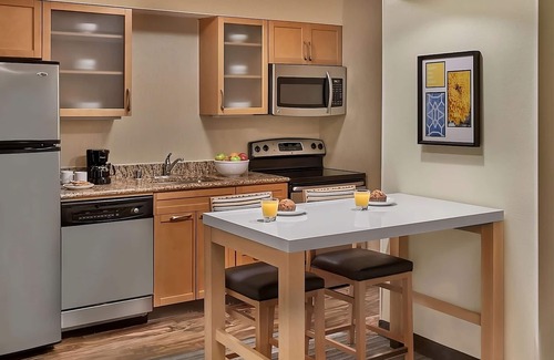 Chesterfield Hotel | Discover Attractions: Family Comfort, On-Site Amenities for a Memorable Stay