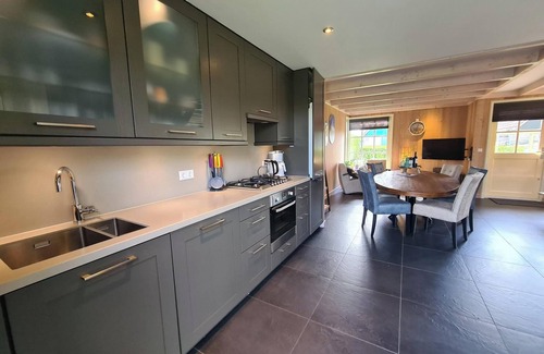 Oudeslius House | Discover this Dog-friendly vacation home in a quiet and natural setting, near the North Sea coast. Enjoy luxury amenities such as a Wood Burning Barrel Sauna, a private garden and comfortable bedrooms. Explore the surroundings by bike or take a trip