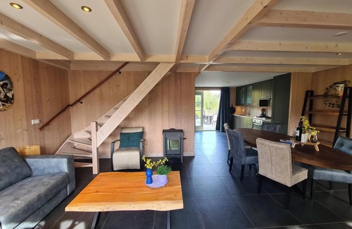 Oudeslius House | Discover this Dog-friendly vacation home in a quiet and natural setting, near the North Sea coast. Enjoy luxury amenities such as a Wood Burning Barrel Sauna, a private garden and comfortable bedrooms. Explore the surroundings by bike or take a trip