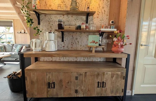 Oudeslius House | Discover this Dog-friendly vacation home in a quiet and natural setting, near the North Sea coast. Enjoy luxury amenities such as a Wood Burning Barrel Sauna, a private garden and comfortable bedrooms. Explore the surroundings by bike or take a trip