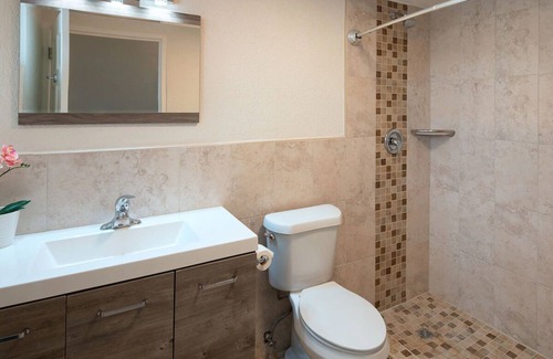 St. Lawrence Gap Hotel | Discover Worthing Beach! w/Balcony! FREE Parking and Onsite Pool