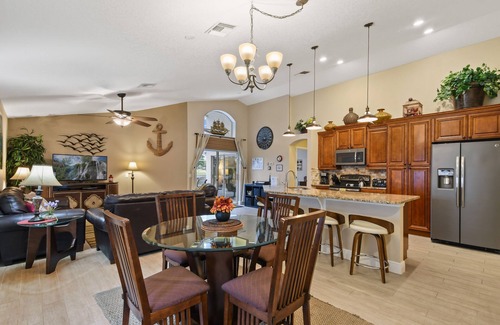 Haines City Villa | Disney/Family/Golfers -4bd/3b Southern Dunes Golf View Villa with Pool/Hot tub!
