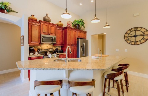 Haines City Villa | Disney/Family/Golfers -4bd/3b Southern Dunes Golf View Villa with Pool/Hot tub!