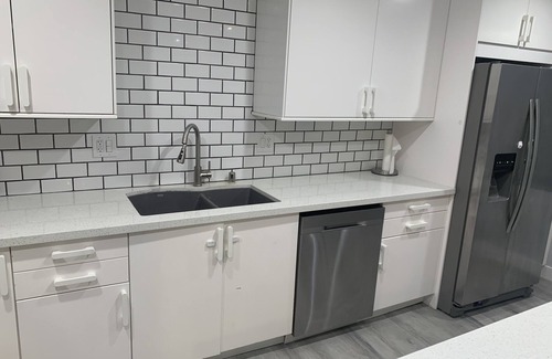 Lyon Street House | Disneyland Family home near Beach & Walk to zoo. Super central.