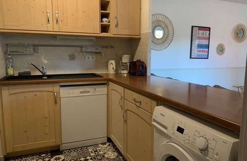 Montevrain Condo | Disneyland Paris 3 minutes away, sleeps 7, 2 bedrooms.