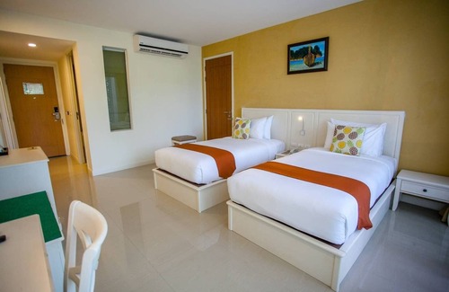 Krabi House | DLXG-RB HULA, 1.9km 6min drive to Ao Nang Beach