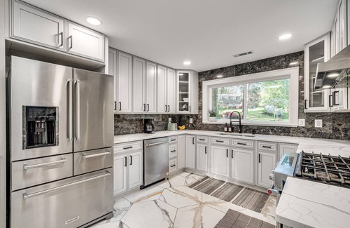Gaithersburg House | DMV 6BR Luxury Lake House with Firepit, Game Room