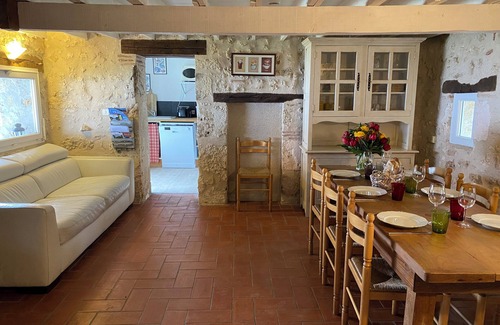 Sainte-Colombe-de-Villeneuve Cottage | Domaine de Villot-le Pigeonnier Gîte Avec Jacuzzi à la Campagne Ideal Famille