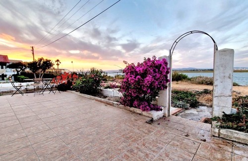 Faro House | Do you dream of waking up to the soothing sound of the waves,?