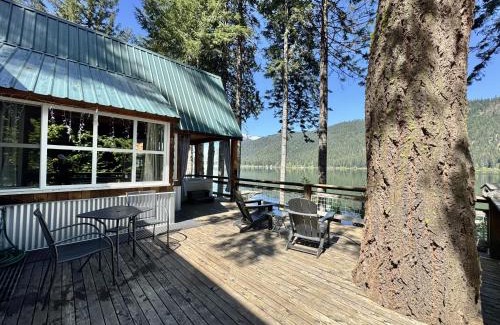 Leavenworth House | Doc Roy's Legacy on Fish Lake by NW Comfy Cabins