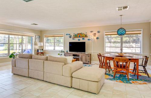 Homosassa House | Dock and Lanai Riverview Homosassa Escape!